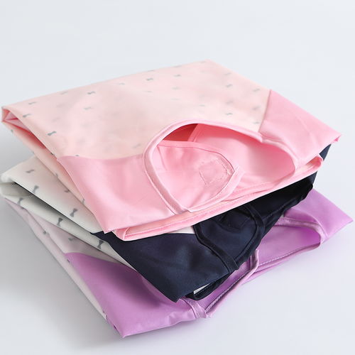 秋冬呵護(hù)，守護(hù)童趣 兒童防水罩衣與寶寶圍兜選購指南